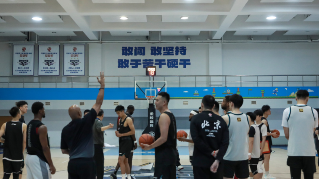 bob半岛体育登录入口-男篮集结动员 以首钢精神奔赴新征程！